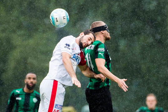 Assyriskas Mattias Ucar och Högaborgs Markus Liuba i