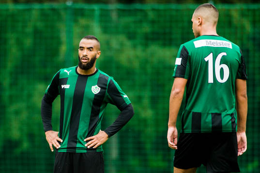 Högaborgs Passi Prudence och Jason Johnson (med ryggen åt