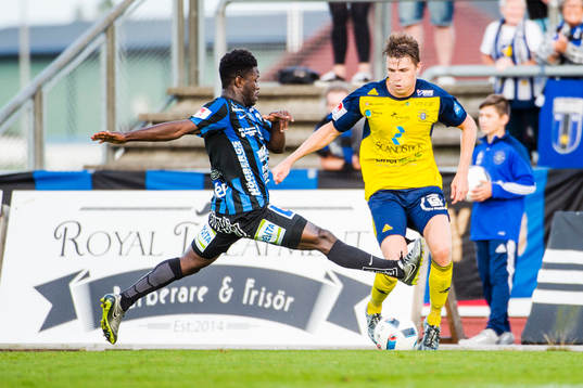 Sirius Kingsley Kofi Sarfo och Ängelholms Fredrik Lundgren
