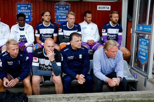IFK Göteborgs tränare Jörgen Lennartsson med avbytare