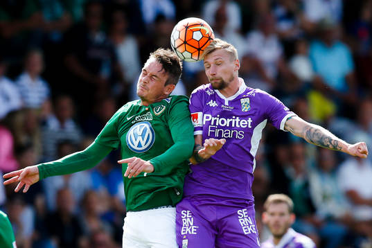 Jönköpings Daryl Smylie och IFK Göteborgs Sebastian