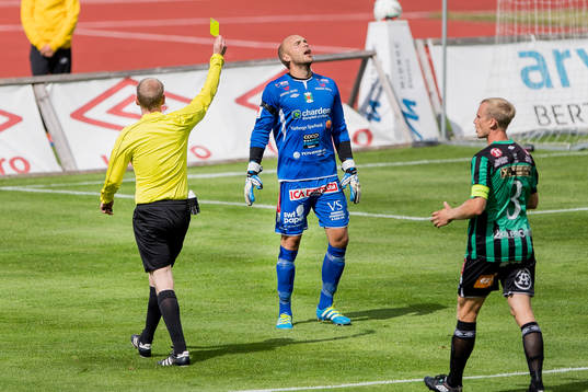 Varbergs målvakt Peter Dahlberg blir varnad