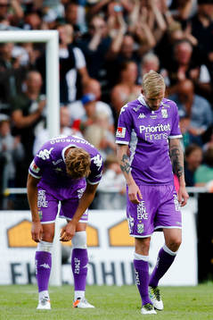IFK Göteborgs Thomas Rogne  och Sebastian Eriksson deppar