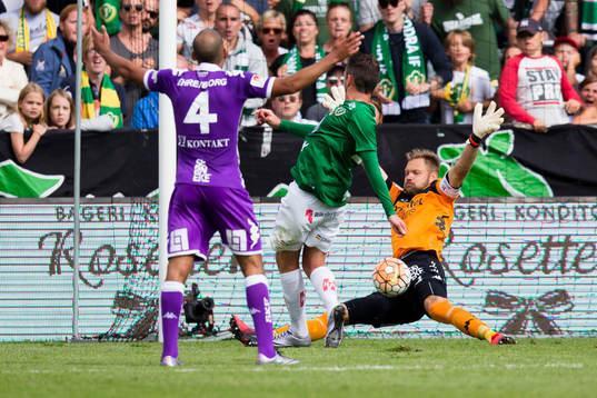 Jönköpings Daryl Smylie missar chans mot IFK Göteborgs