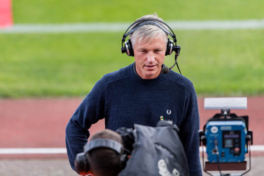 Varbergs tränare Jörgen Wålemark blir intervjuad före