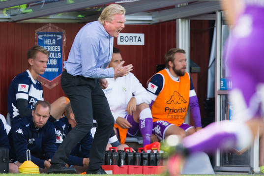 IFK Göteborgs tränare Jörgen Lennartsson coachar