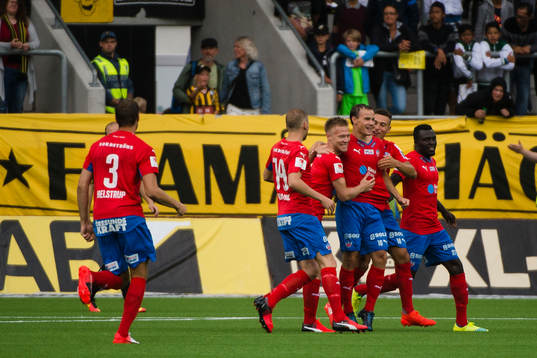 Helsingborgs spelar jublar med Anton Wede som gjort 0-1