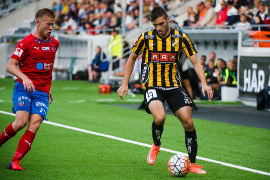 Helsingborgs Andreas Landgren och Häckens Egzon Binaku