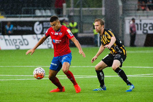 Helsingborgs Jordan Larsson och Häckens Rasmus Lindgren
