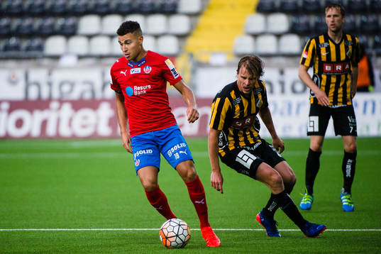 Helsingborgs Jordan Larsson och Häckens Rasmus Schuller