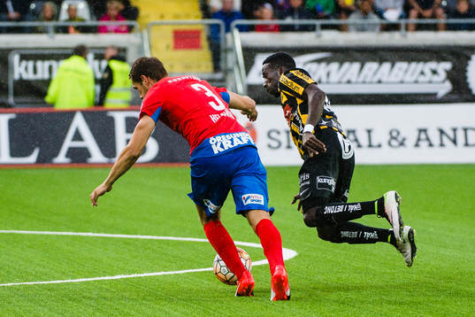 Helsingborgs Frederik Helstrup och Häckens Demba Savage