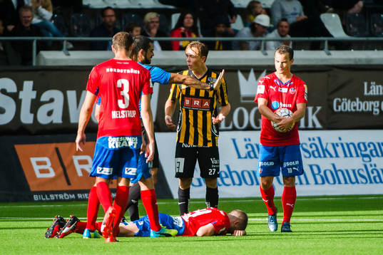 Domare Mohammed Al-Hakim ger Häckens Joel Andersson rött