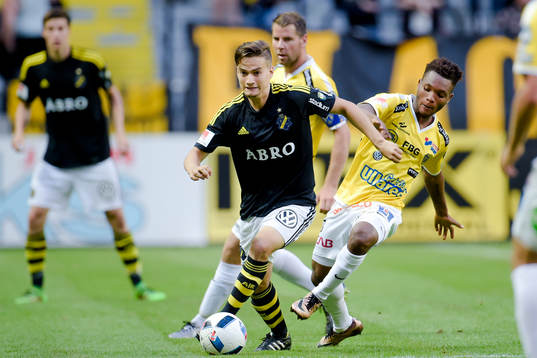 s Anton Jönsson Salétros och Falkenbergs Enock Kwakwa