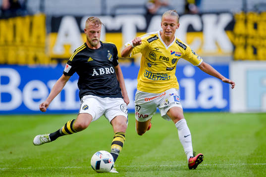 s Daniel Sundgren och Falkenbergs Jesper Karlsson Vall
