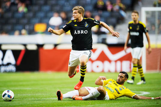 s Anton Jönsson Salétros och Falkenbergs Amin Nazari