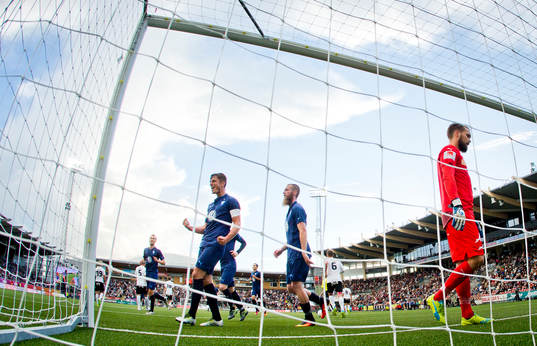 Malmö FFs Markus Rosenberg gör 0-3 på Örebros målvakt