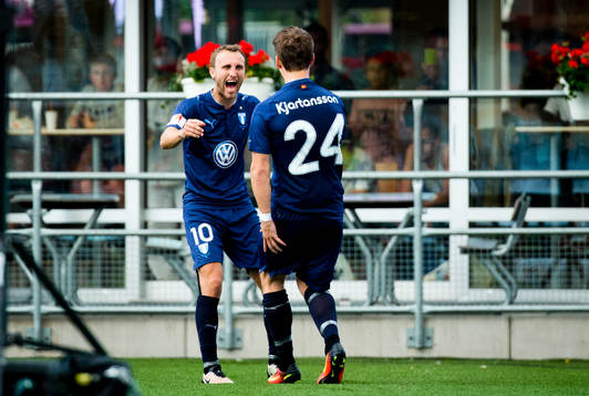 Malmö FFs Vidar Örn Kjartansson gör 0-2 och jublar