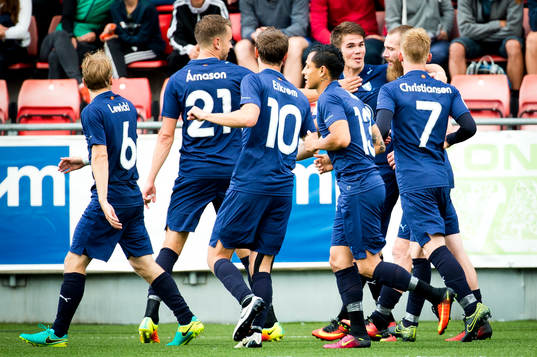 Malmö FFs Vidar Örn Kjartansson gör 0-2 och jublar