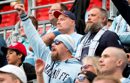 Malmö FFs Vidar Örn Kjartansson gör 0-2 och jublar