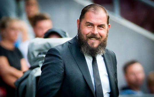 En glad Örebros tränare Alexander Axén