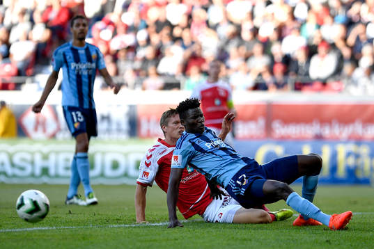 Kalmars Viktor Elm och Djurgårdens Michael Olunga