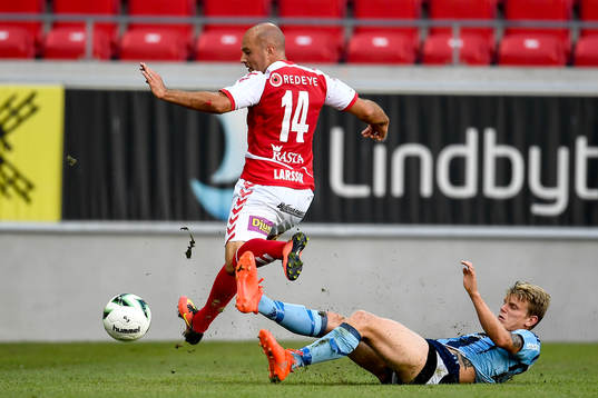 Kalmars Stefan Larsson och Djurgårdens Tim Björkström