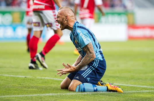 Djurgårdens Magnus Eriksson skriker ut sin ilska