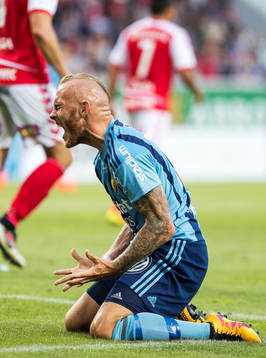 Djurgårdens Magnus Eriksson skriker ut sin ilska