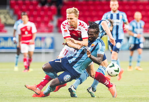 Kalmars Jonathan Ring och Djurgårdens Michael Olunga