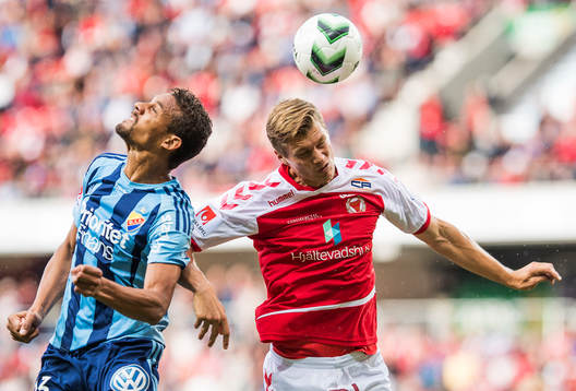 Djurgårdens Mathias Ranegie och Kalmars Viktor Elm