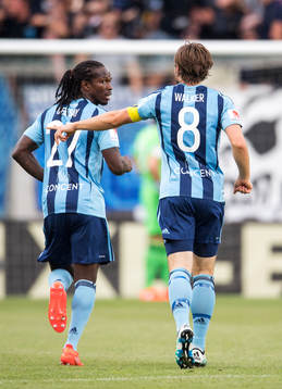 Djurgårdens Kebba Ceesay och Kevin Walker