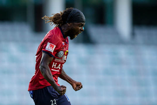 Örgrytes Martin Kayongo-Mutumba jublar