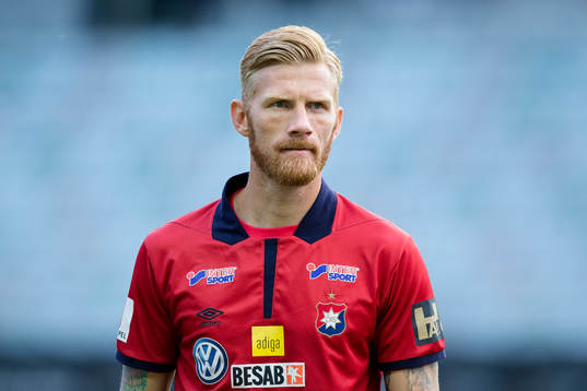 Örgrytes Fredrik Björck innan fotbollsmatchen i