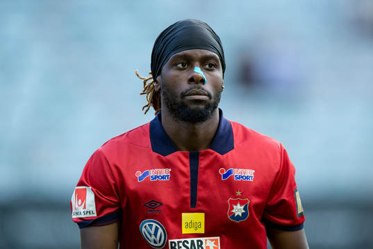 Örgrytes Martin Kayongo-Mutumba innan fotbollsmatchen i