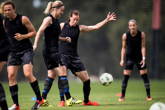 Lisa Dahlkvist och Lotta Schelin