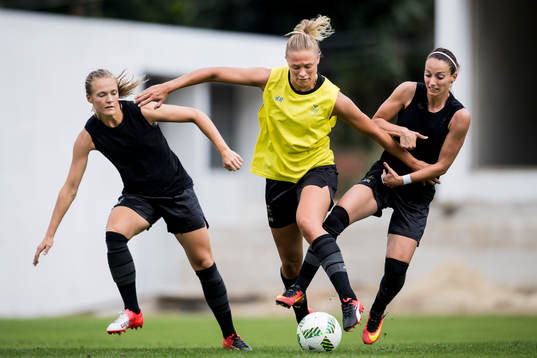 Magdalena Eriksson, Fridolina Rolfö och Kosovare Asllani
