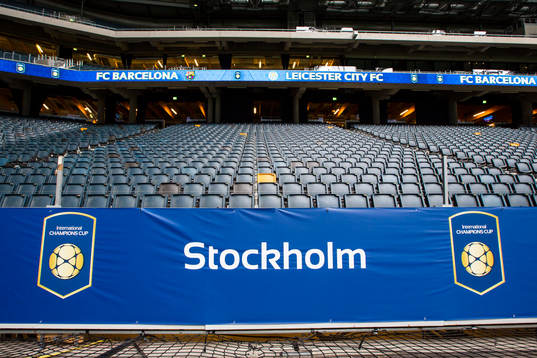 En skylt med texten Stockholm och logon för International