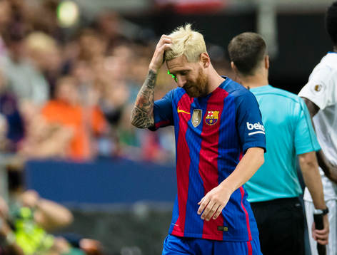 Barcelonas Leo Messi byts ut och får en grön laser i