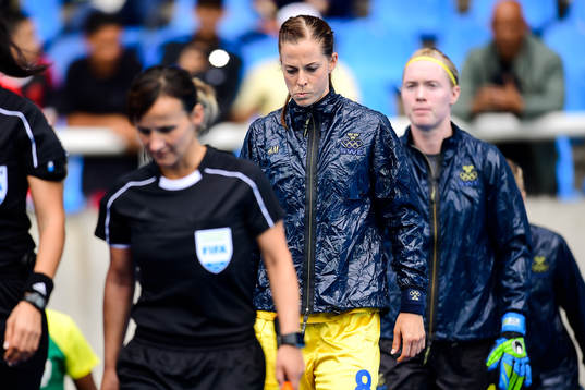 Sveriges Lotta Schelin före fotbollsmatchen mellan Sverige