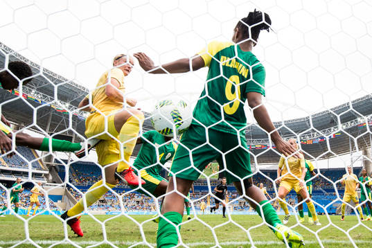 Sveriges Nilla Fischer gör 1-0 förbi Sydafrikas Amanda