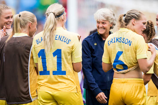 Sveriges förbundskapten Pia Sundhage är glad