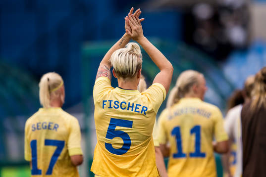 Sveriges Nilla Fischer tackar publiken