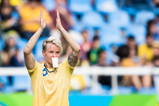 Sveriges Nilla Fischer tackar publiken