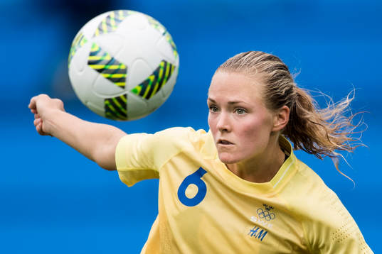 Sveriges Magdalena Ericsson i fotbollsmatchen mellan