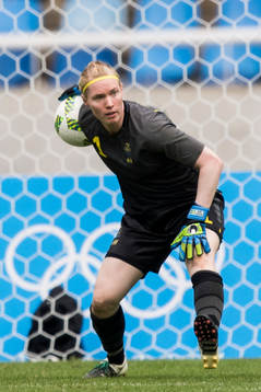 Sveriges målvakt Hedvig Lindahl i fotbollsmatchen mellan