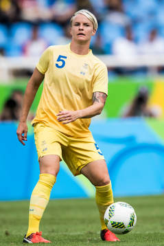Sveriges Nilla Fischer i fotbollsmatchen mellan Sverige och