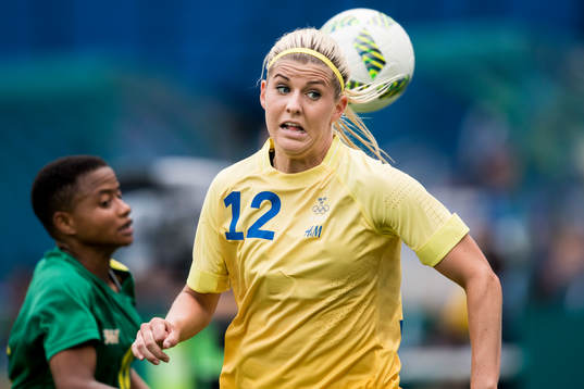 Sveriges Olivia Schough i fotbollsmatchen mellan Sverige