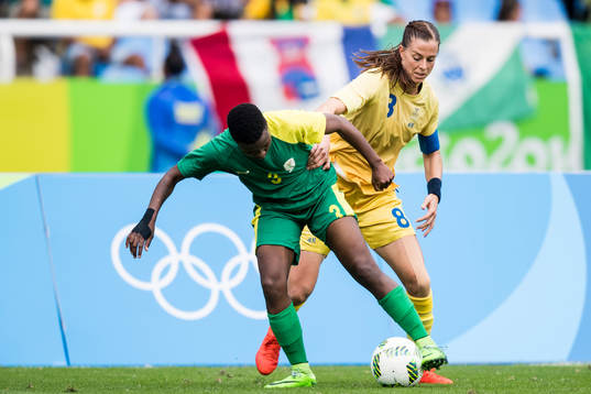 Sydafrikas Nothando Vilakazi och Sveriges Lotta Schelin i