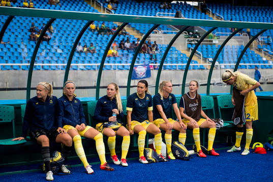 Sveriges bänk i fotbollsmatchen mellan Sverige och