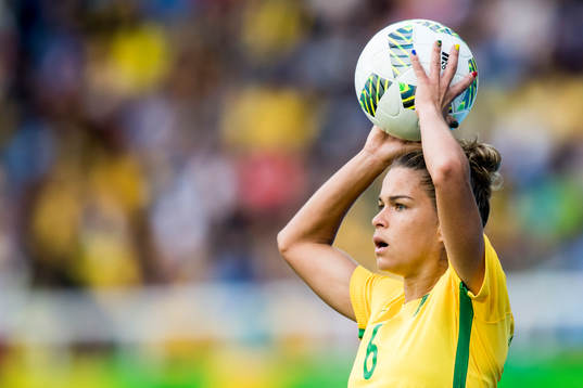Brasiliens Tamires i fotbollsmatchen mellan Brasilien och